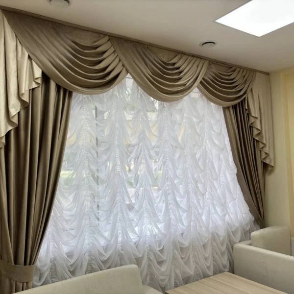 Классические шторы с ламбрекеном
