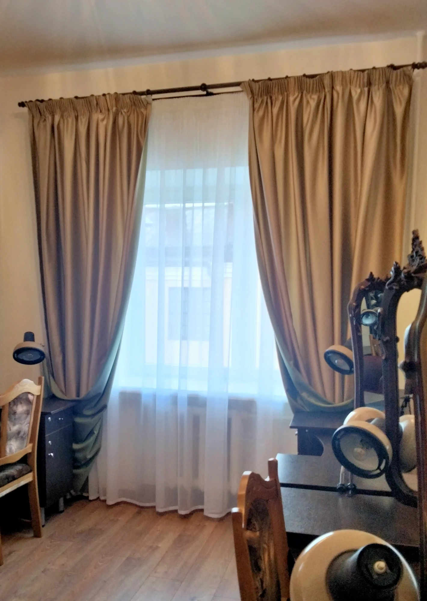 Классические двусторонние шторы в театр