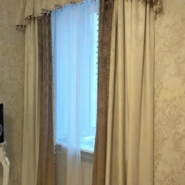 Классические шторы с ламбрекеном в гостиную