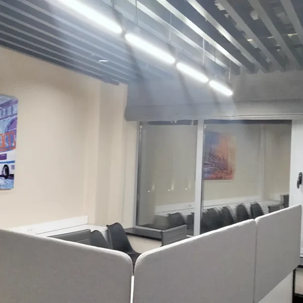 Римские шторы в офис по брендбуку компании